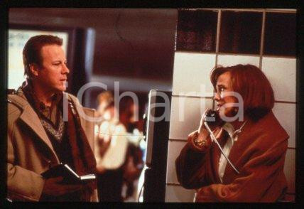 Catherine O'HARA John HEARD - CINEMA "Home Alone" 1990 *35mm vintage slide 4  Diapositiva d'epoca, in formato 35 mm.CONDIZIONI: GOODE' severamente vietata la riproduzione. Tutti i diritti sono riservati.Nella diapositiva ICharta mette in vendita, sul negozio eBay e in esclusiva sul sito "icharta" il proprio archivio composto da numerose diapositive e negativi fotografici d'epoca, tutti originali e autentici, che attraversano la storia del costume italiano tra gli la fine degli anni Sessanta e Novanta.Si tratta di uno sguardo inedito sull'attualit&agrave;, la politica, la vita quotidiana, il gossip e la cultura, che fotografa il cambiamento della nazione in quest'ultimo scorcio del XX secolo. Un'occasione unica per il mercato del collezionismo, che vede finalmente disponibile un archivio eccezionale per vastit&agrave;, tematiche e condizioni, in un settore (il negativo fotografico e la diapositiva) di assoluta novit&agrave; e dalle interessanti prospettive di investimento.   FAIR/discreto   originale e autentica 1