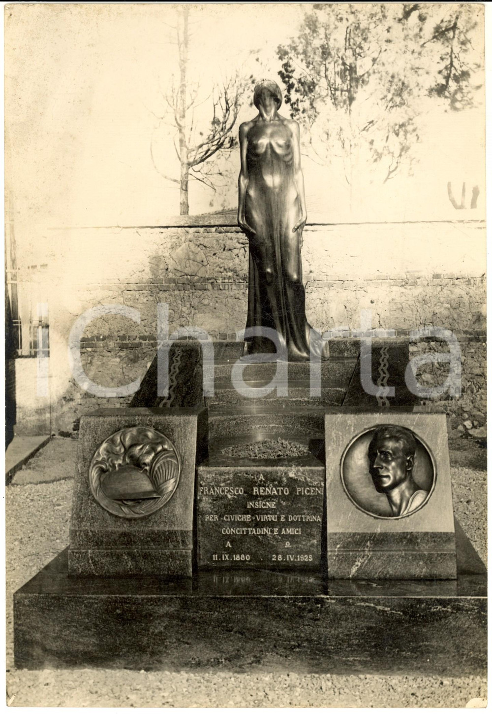 1930 ca GALLARATE Cimitero - Tomba di Francesco Renato PICENI (3) *Foto 18x24  Fotografia d'epoca. CONDIZIONI: G   originale e autentica 1