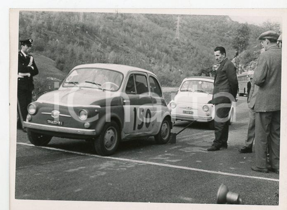 Fotografia d epoca originale 1960 ca ITALIA RALLY Fiat 500 in attesa della gara  Scuderia JOLLY CLUB Foto 1