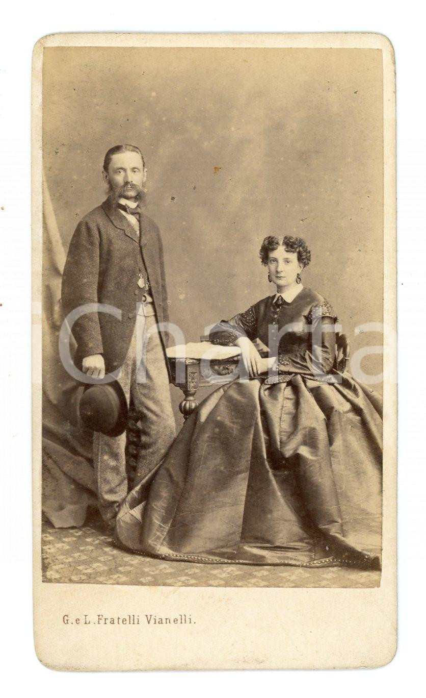 Fotografia d epoca originale 1890 ca VENEZIA Marito e moglie  Foto Fratelli Giuseppe e Luigi VIANELLI  CDV 1