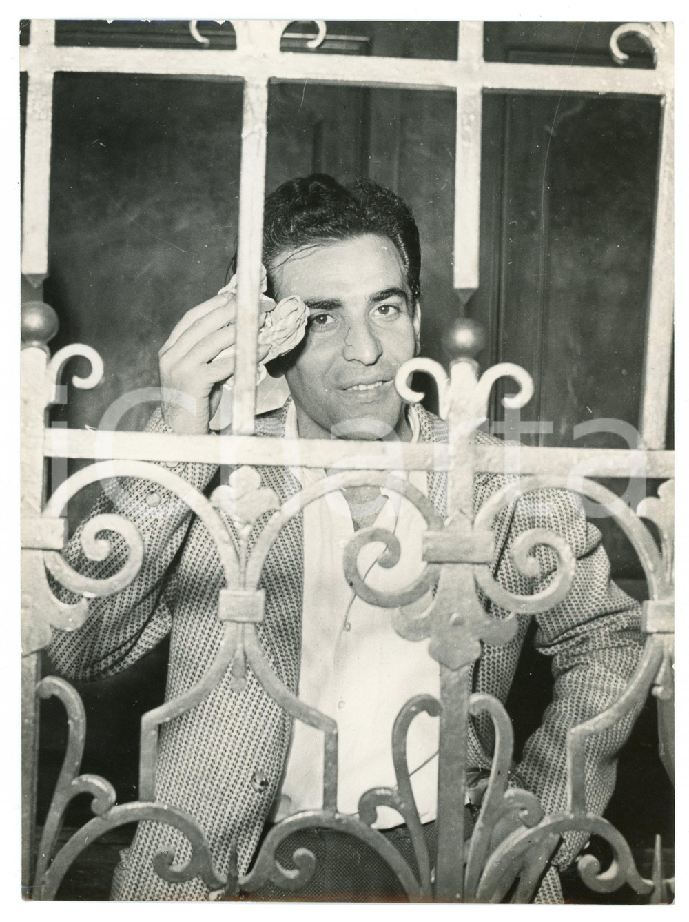 Fotografia d epoca originale 1950 ca BOLOGNA Processo BANDA CASAROLI Paolo CASAROLI si asciuga sudore Foto 1