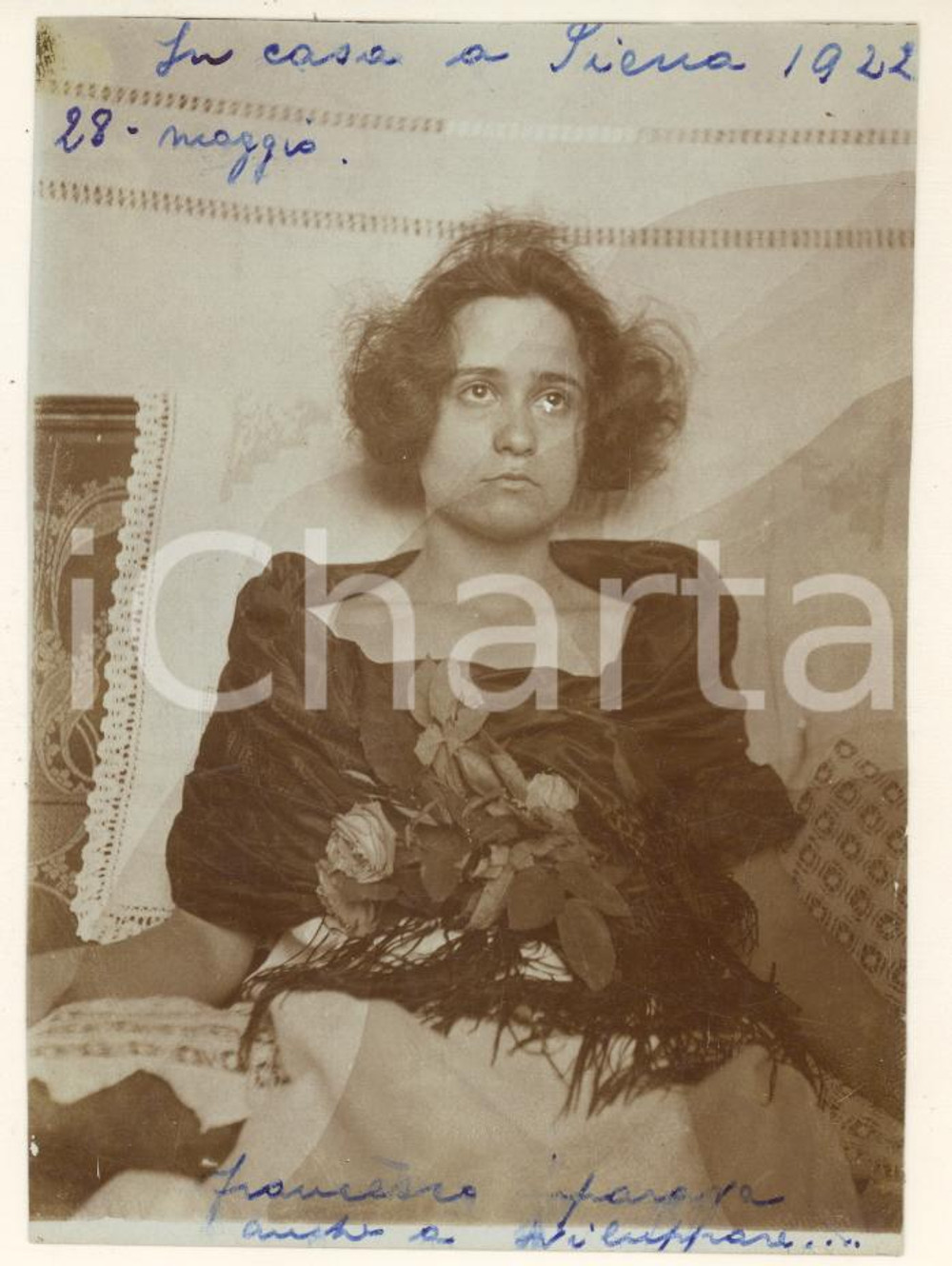 Fotografia d epoca originale 1922 SIENA Giovane donna con mazzo di rose  Foto artistica 9x12 con dedica 1