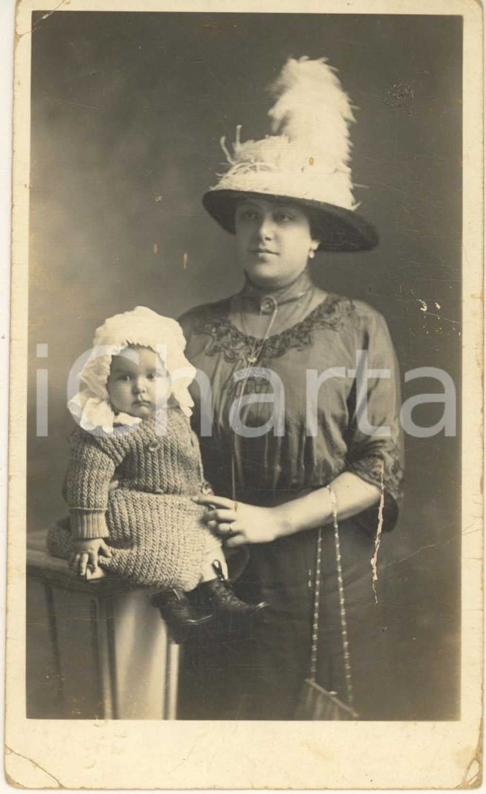 Fotografia d epoca originale 1913 BURY ST EDMUNDS  Hardwick House  Madre italiana con il figlio Foto 1