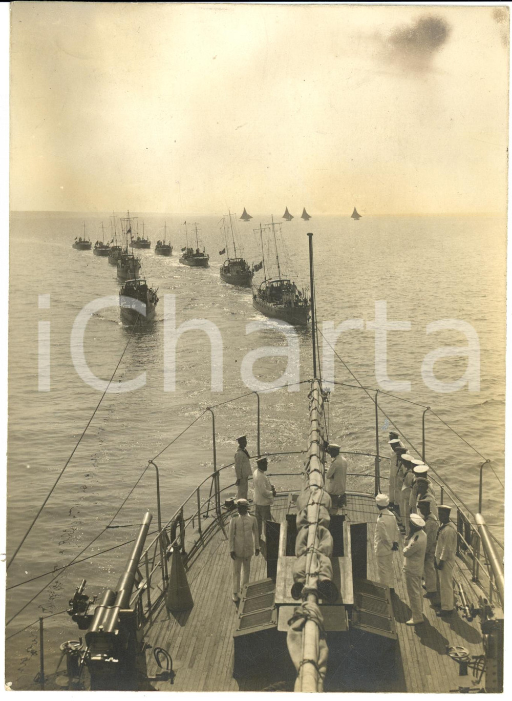 Fotografia d epoca originale 1935 ca MARINA DA GUERRA Flottiglia M.A.S. accosta motonave SORRENTO Foto 1
