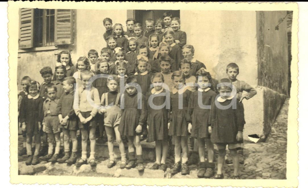 Fotografia d epoca originale 1930 ca VERBANIA TROBASO Ritratto di una scolaresca Foto cartolina MADDALENA 1