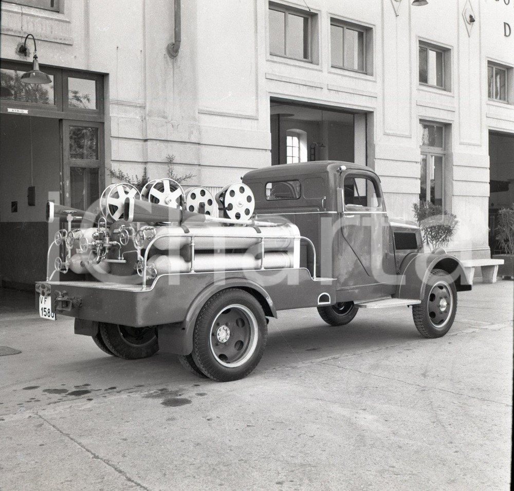 Fotografia d epoca originale 1951 BRESCIA Nuovo autocarro per Vigli del Fuoco NEGATIVO ORIGINALE 1 1