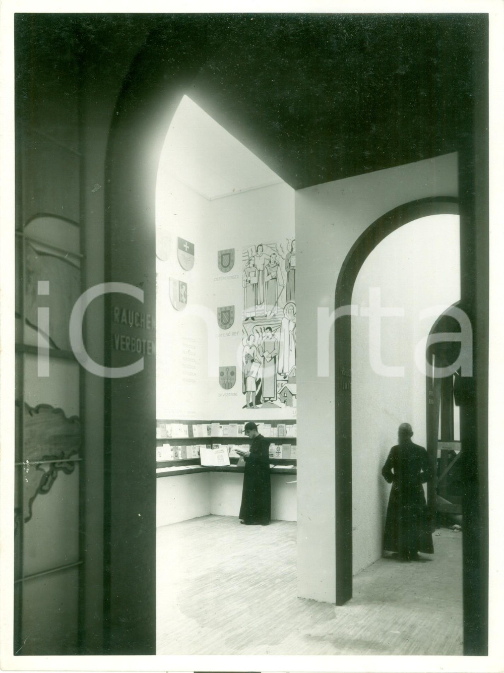 Fotografia d epoca originale 1936 VATICANO Esposizione Stampa Cattolica Monaci per gli Ordini Religiosi FOTO 1