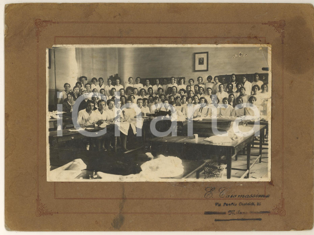 Fotografia d epoca originale 1925 ca COSTUME  MILANO Scuola femminile di cucito  Foto E. CASAMASSIMA 1