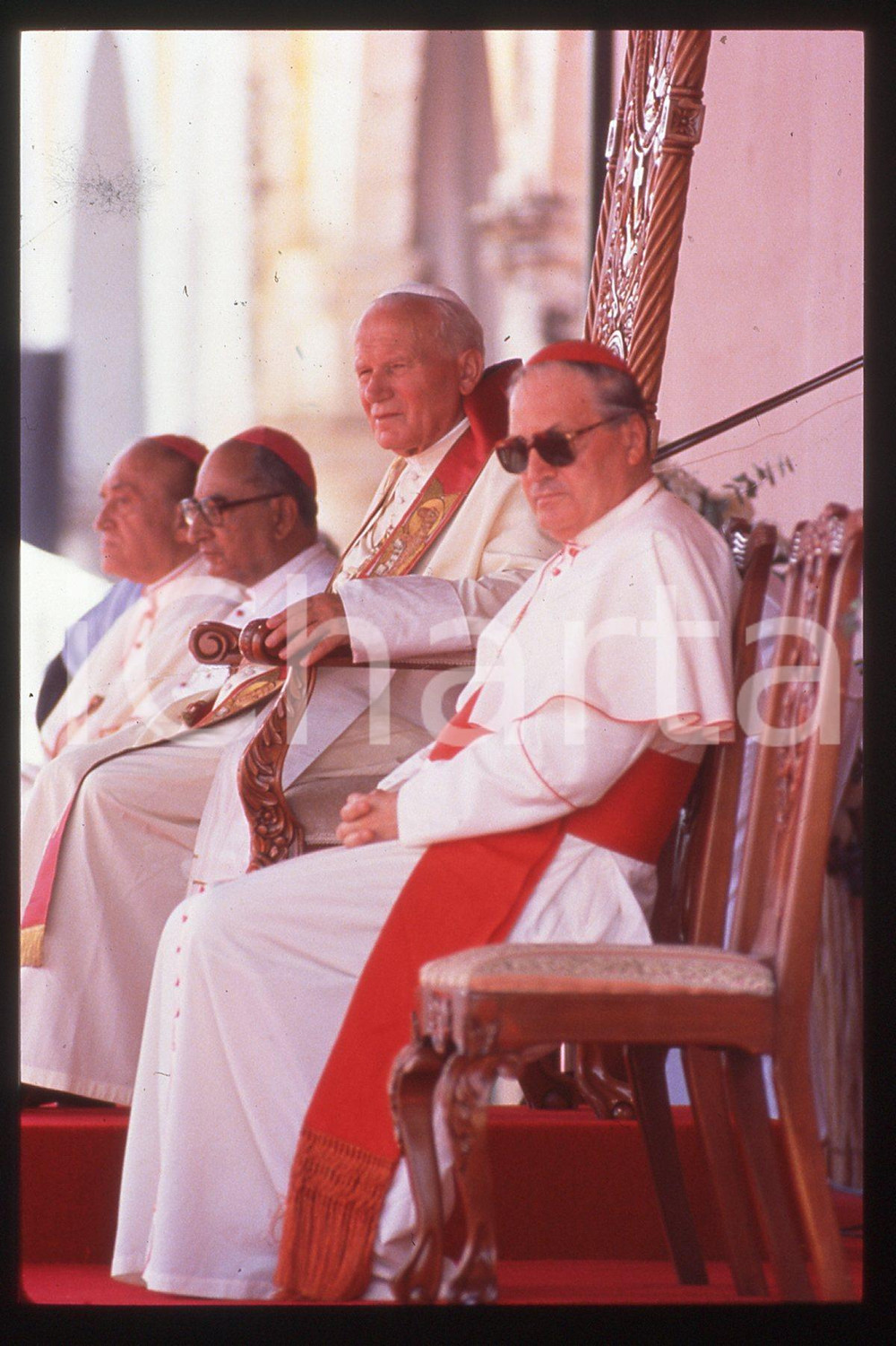 35mm vintage slide* 1993 - YUCATAN Visita papa Giovanni Paolo II (5)  Diapositiva d'epoca, in formato 35 mm.CONDIZIONI: GOODE' severamente vietata la riproduzione. Tutti i diritti sono riservati.Nella diapositiva ICharta mette in vendita, sul negozio eBay e in esclusiva sul sito "icharta" il proprio archivio composto da numerose diapositive e negativi fotografici d'epoca, tutti originali e autentici, che attraversano la storia del costume italiano tra gli la fine degli anni Sessanta e Novanta.Si tratta di uno sguardo inedito sull'attualit&agrave;, la politica, la vita quotidiana, il gossip e la cultura, che fotografa il cambiamento della nazione in quest'ultimo scorcio del XX secolo. Un'occasione unica per il mercato del collezionismo, che vede finalmente disponibile un archivio eccezionale per vastit&agrave;, tematiche e condizioni, in un settore (il negativo fotografico e la diapositiva) di assoluta novit&agrave; e dalle interessanti prospettive di investimento.   FAIR/discreto   originale e autentica 1