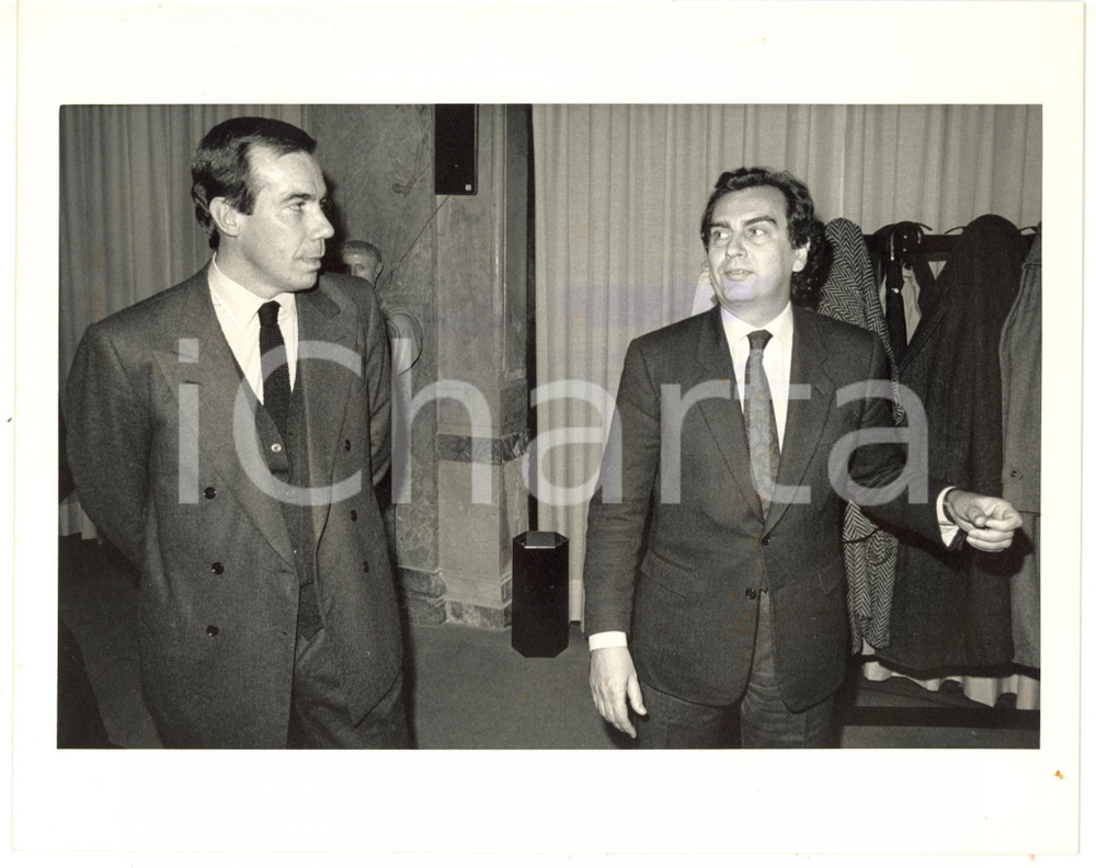 1990 ca MONTEDISON Ritratto di Carlo SAMA con Carlo BRUNO (3) Foto 25x20 cm Fotografia di agenzia. CONDIZIONI: FAIR (timbro al verso sovraimpresso)FORMATO: 25x20 cm     originale e autentica 1