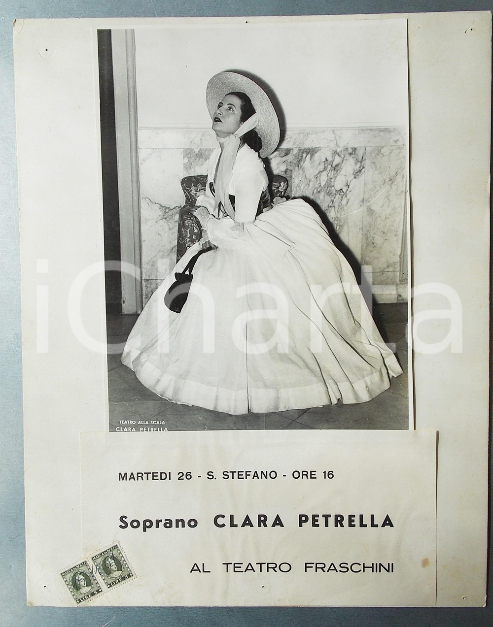 1961 PAVIA Teatro FRASCHINI Soprano Clara PETRELLA in concerto ^Foto locandina Fotografia d'epoca, montata su cartoncino rigido per l'utilizzo come locandina.   CONDIZIONI: G (piccoli fori da affissione al cartoncino)FORMATO: 26x33 cm (cartoncino); 18x24 cm     originale e autentica 1