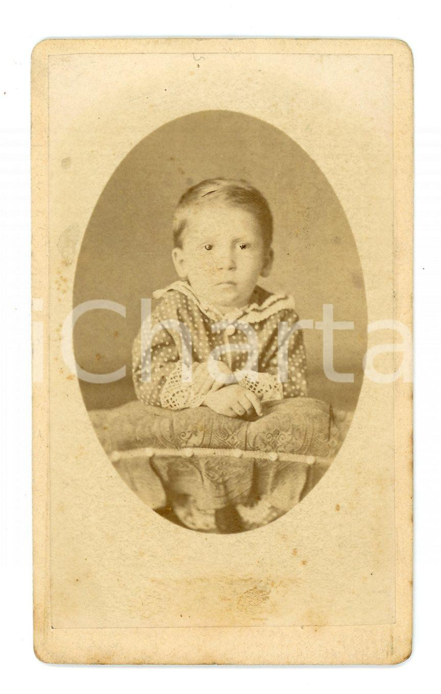 Fotografia d epoca originale 1900 ca CATANIA Bimbo con vestito a pois  Foto Edoardo PELLICCIARI  CDV 1