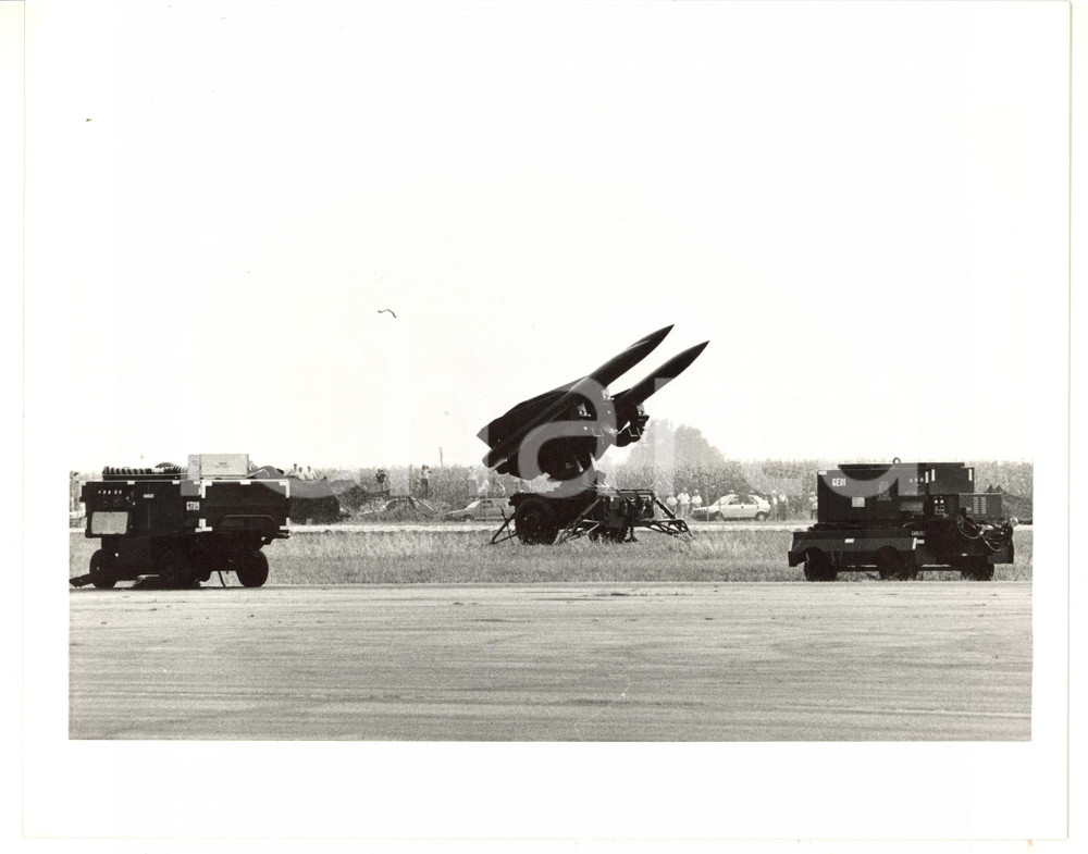 1985 ca ESERCITO ITALIANO Batteria di missili Raytheon MIM-23 HAWK *Foto 25x20 Fotografia d'agenzia. CONDIZIONI: G (ma minimi difetti di stampa)FORMATO: 25x20 cm     originale e autentica 1