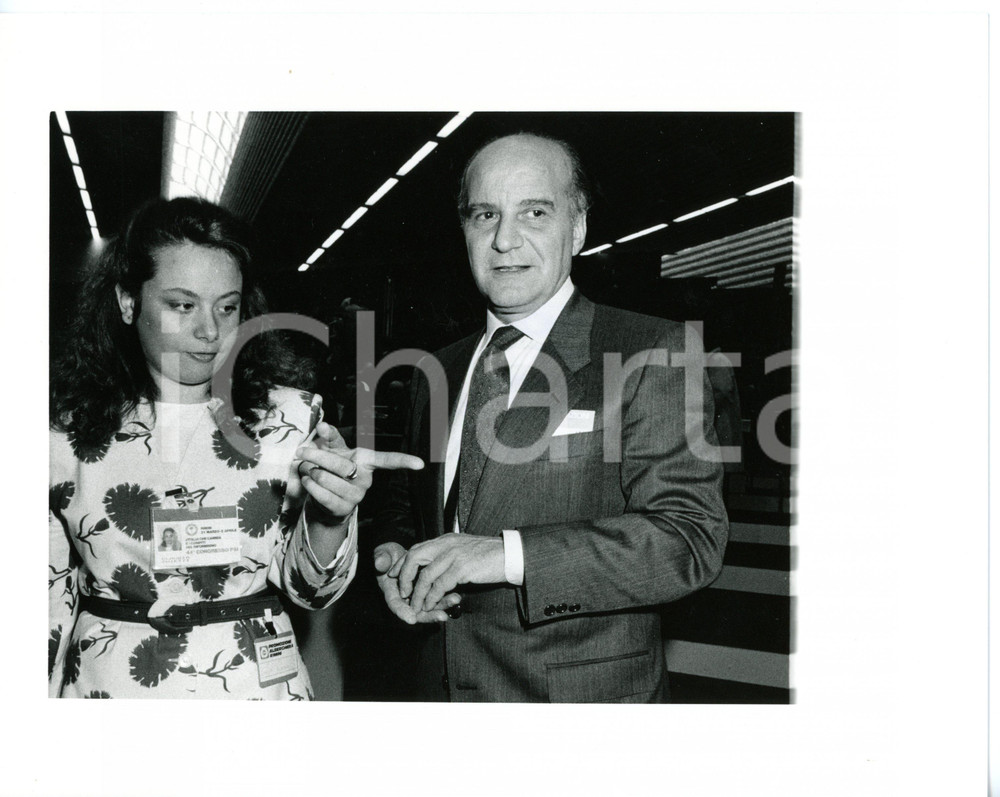 1987 RIMINI 44° Congresso PSI - Aristide GUNNELLA Claudia CHIETTI - Foto Fotografia di agenzia. CONDIZIONI: GFORMATO: 25x20 cm     originale e autentica 1