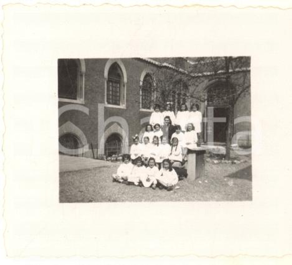 Fotografia d epoca originale 1938 MILANO Istituto Vittoria Colonna  Classe di bambine e maestra Foto 6x5 cm 1