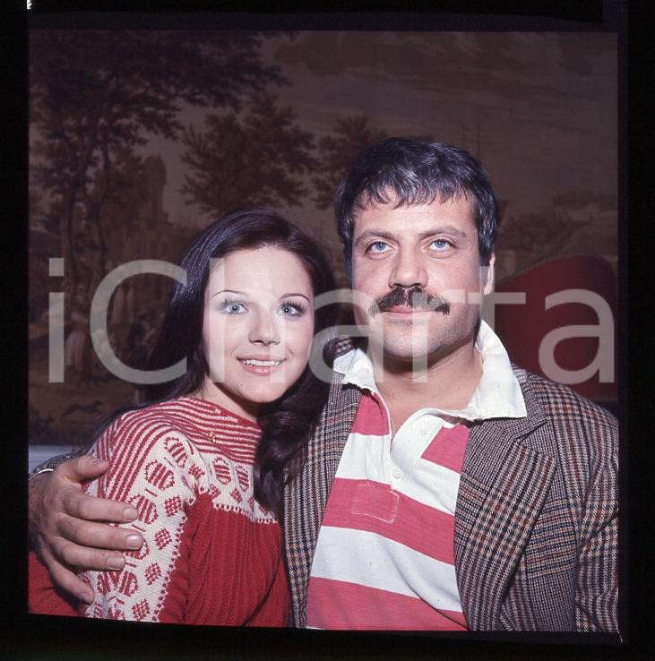 Fotografia d epoca originale 1970ca CINEMA ITALIA Oliver REED Agostina BELLI  DIAPOSITIVA ORIGINALE 5 1