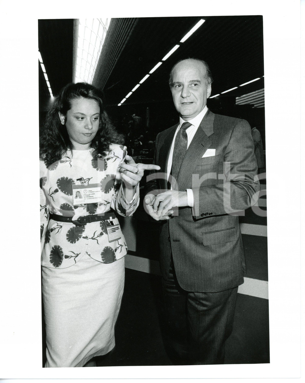 1987 RIMINI 44° Congresso PSI - Aristide GUNNELLA con Claudia CHIETTI *20x25 cm Fotografia di agenzia. CONDIZIONI: GFORMATO: 20x25 cm  originale e autentica 1