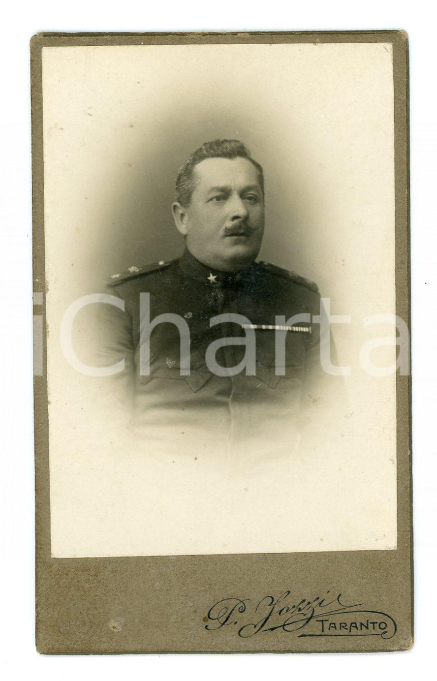 Fotografia d epoca originale 1900 ca TARANTO Ufficiale del REGIO ESERCITO Ritratto CDV Foto Pietro JOZZI 6x10 1