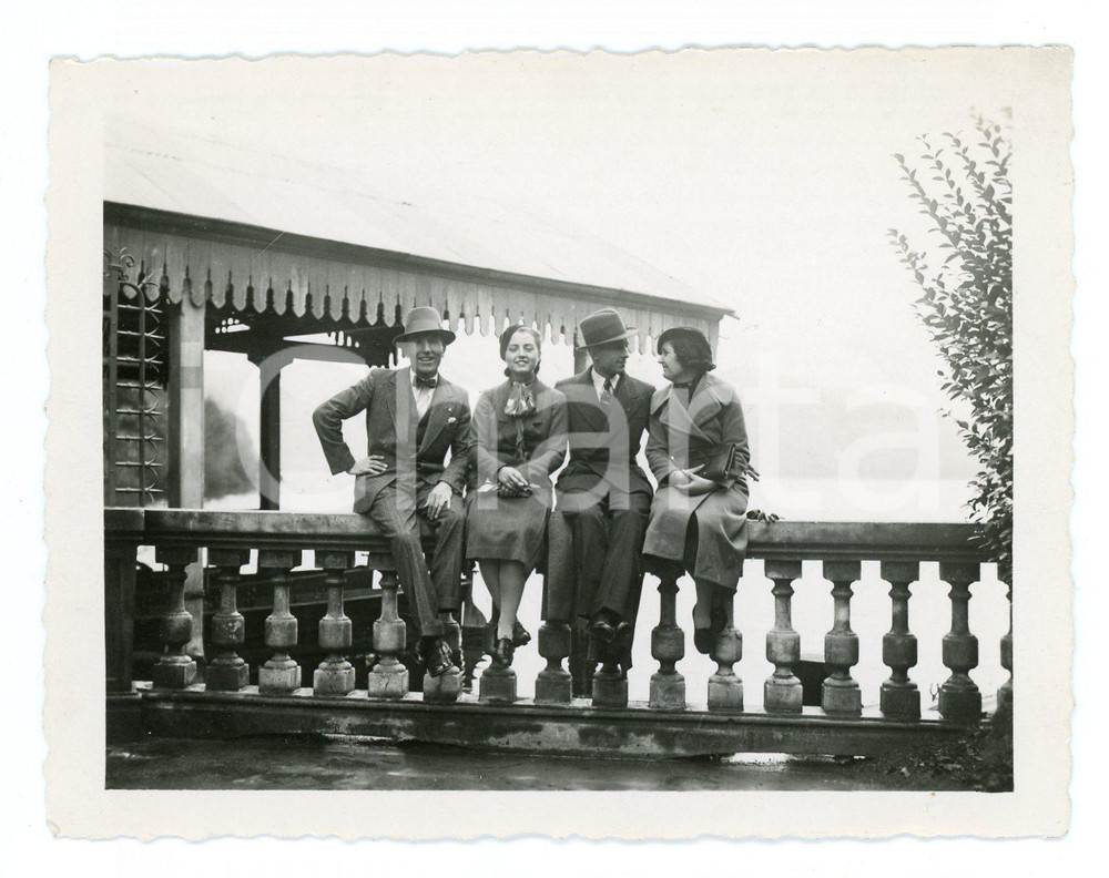 Fotografia d epoca originale 1933 IVREA Imbarcadero del LAGO SIRIO Coppie di fidanzati in gita  Foto 11x9 cm 1