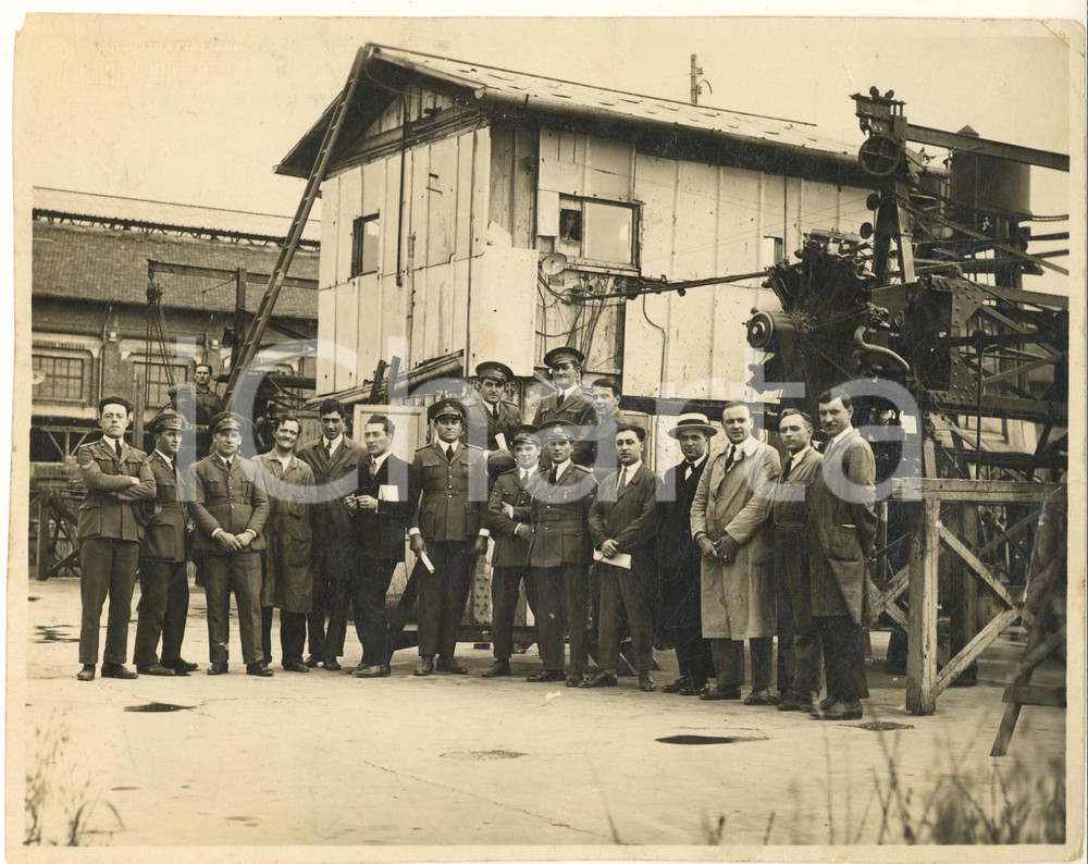 Fotografia d epoca originale 1920 ca MILANO Società Ing. Nicola ROMEO  Maestranze nella sede Foto RARA 1