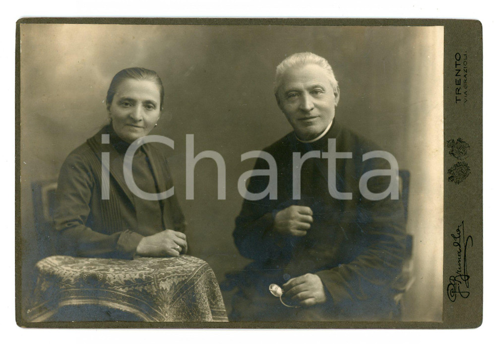Fotografia d epoca originale 1900 ca TRENTO Sacerdote ritratto con la sorella  Foto G. BRUNER 16x11 cm 1