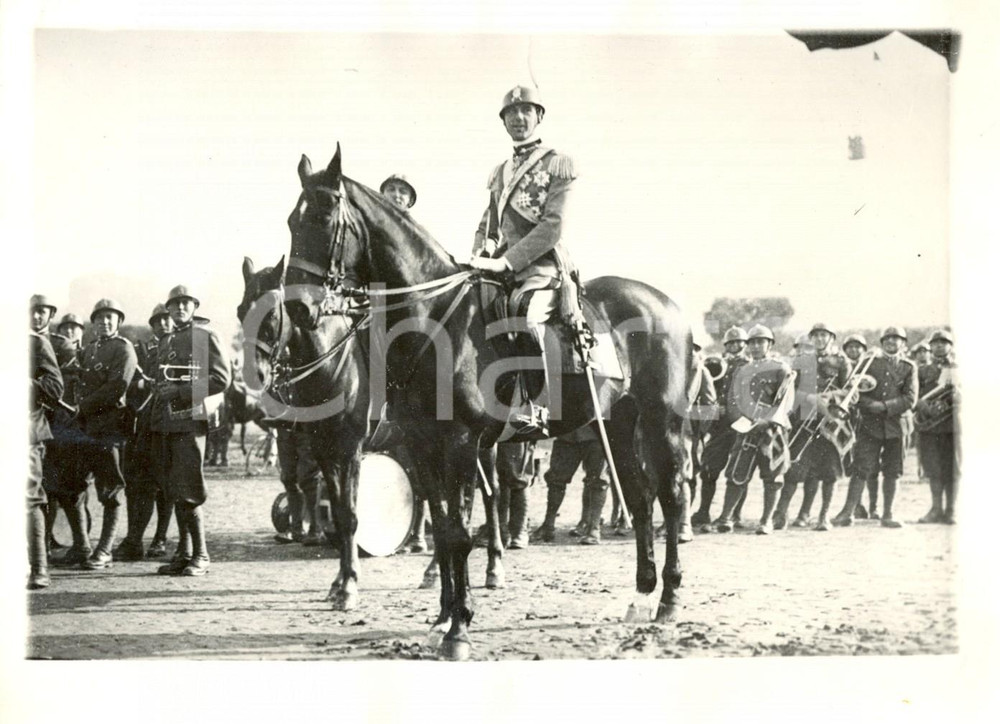 Fotografia d epoca originale 1930 ca PIEMONTE ? Umberto II di SAVOIA colonnello di fanteria a cavallo 1 1