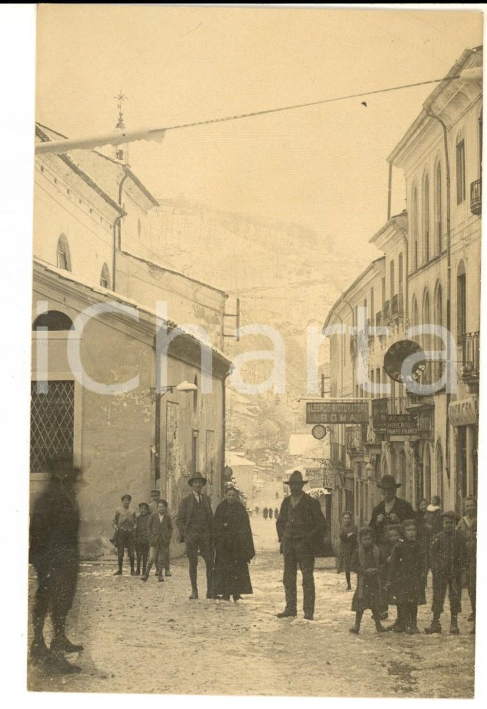 Fotografia d epoca originale 1910 ca RECOARO TERME Via del centro affollata  Foto ANIMATA RARA 1