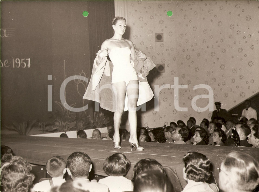 Fotografia d epoca originale 1957 VIBO VALENTIA Agosto vibonese Sfilata Festival Moda Costumi bagno 1 1