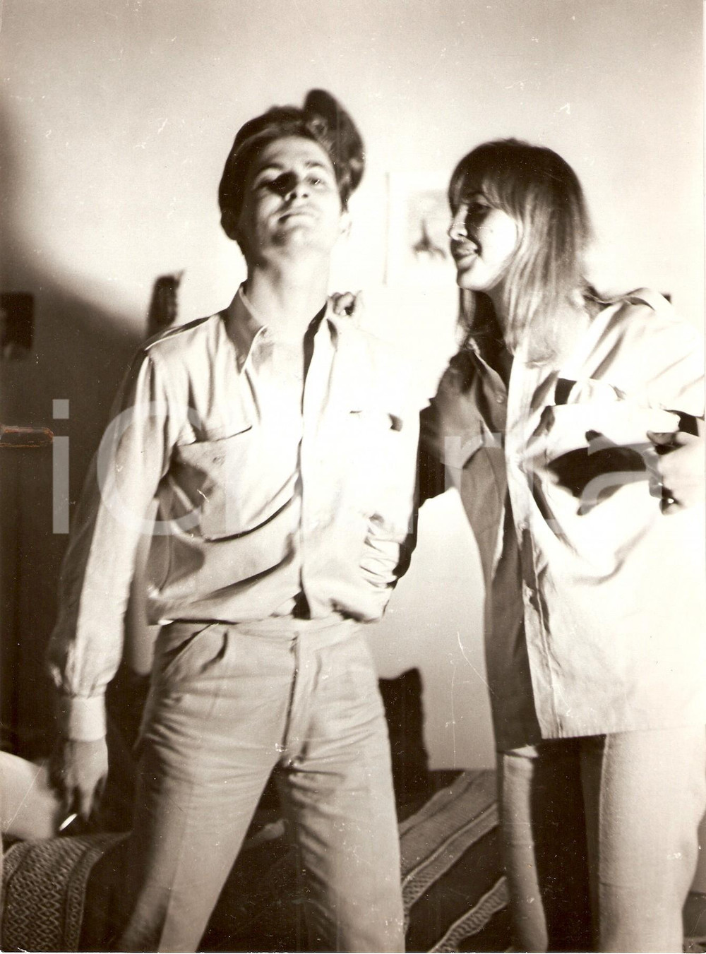 Fotografia d epoca originale 1960 ca ROMA Renzino ROSSELLINI nel suo atelier con l attrice Anna BAJ Foto 4 1