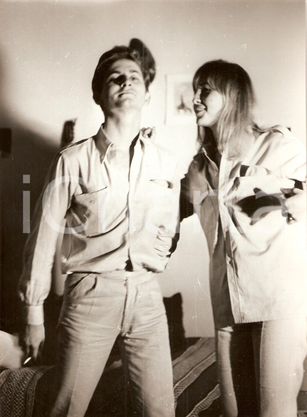 Fotografia d epoca originale 1960 ca ROMA Renzino ROSSELLINI nel suo atelier con l attrice Anna BAJ Foto 5 1