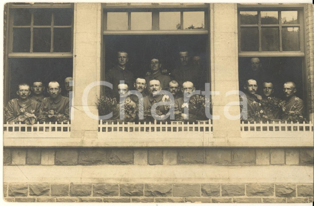 Fotografia d epoca originale Giugno 1915 WW1 Rekruten Brigade GENT  Ufficiali con fiori Foto 14x9 cm 1