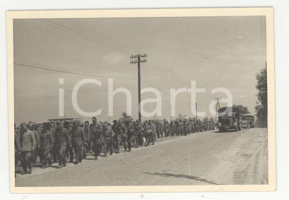 Fotografia d epoca originale 1940 WW2 MINSK Colonna di prigionieri in movimento  PHOTO cm 9 x 6 1