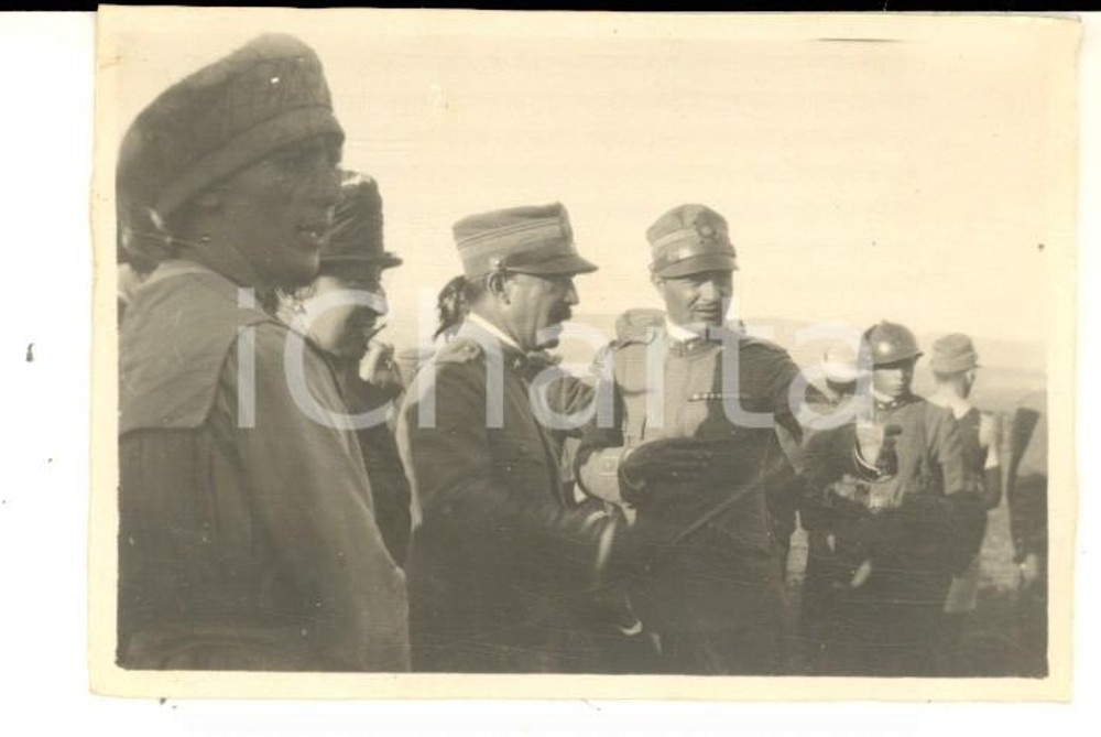 Fotografia d epoca originale 1916 WW1 ZONA DI GUERRA Gruppo di ufficiali durante ispezione Foto 9x6 3 1