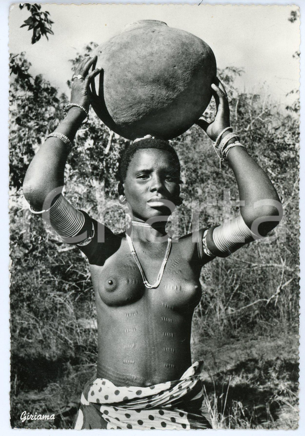 1955 ca MOMBASA - KENYA Girl with vase on the head SCARIFICATION Postcard FG Cartolina d'epoca, non viaggiata.EDITORE: D. Frank Studio - Mombasa CONDIZIONI:FAIR/discreto Piegatura all'angolo superiore destroFORMATO: 9x14 cm originale e autentica 1