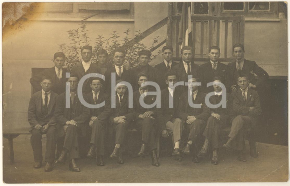 Fotografia d epoca originale 1925 ca VINOVO TO SCUOLA  Una classe maschile  Foto cartolina 1