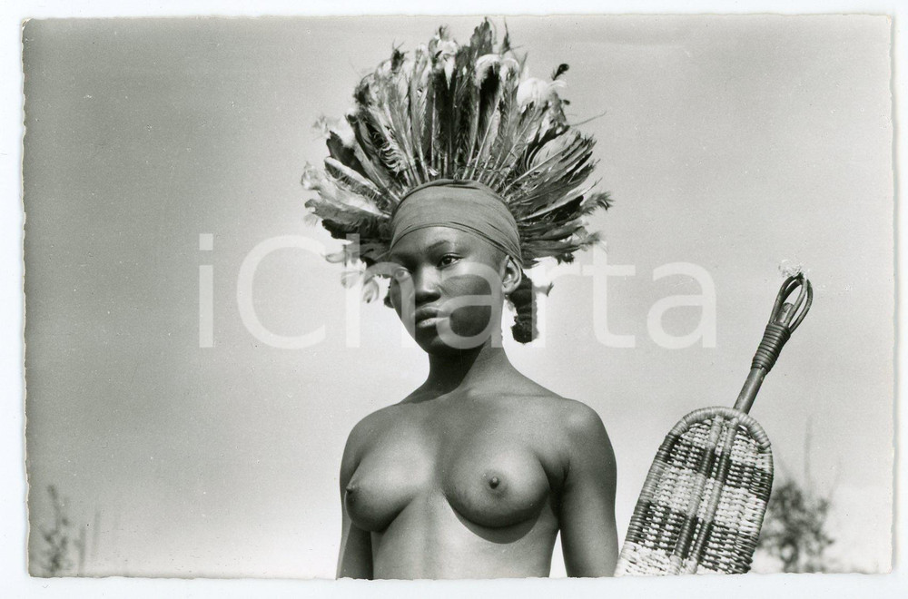 1950 ca CONGO BELGE Jeune danseuse Wangata ETHNIC NUDE Carte postale FP NV Cartolina d'epoca, non viaggiata.FOTOGRAFO: Photo-Home, Leopoldville CONDIZIONI:FAIR/discreto Piegatura all'angolo superiore sinistroFORMATO: 14x9 cm originale e autentica 1