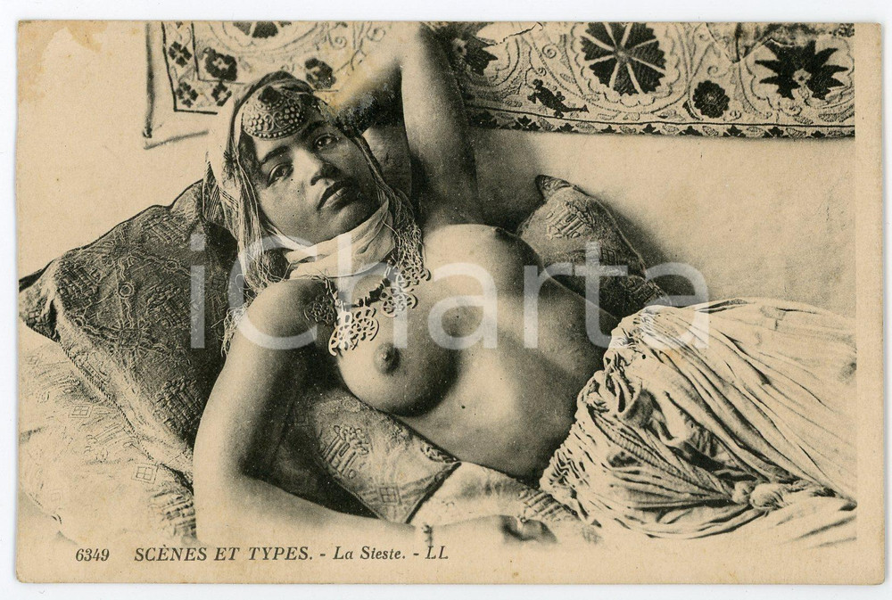 1920 ca CASABLANCA - MAROC La sieste ETHNIC NUDE *Carte postale FP NV Cartolina d'epoca, non viaggiata.FOTOGRAFO: Levy et Neurdein réunis - Paris CONDIZIONI:FAIR/discreto Smussature agli angoli, macchia all'angolo superiore sinistro e aloni al rectoFORMATO: 13x8 cm originale e autentica 1