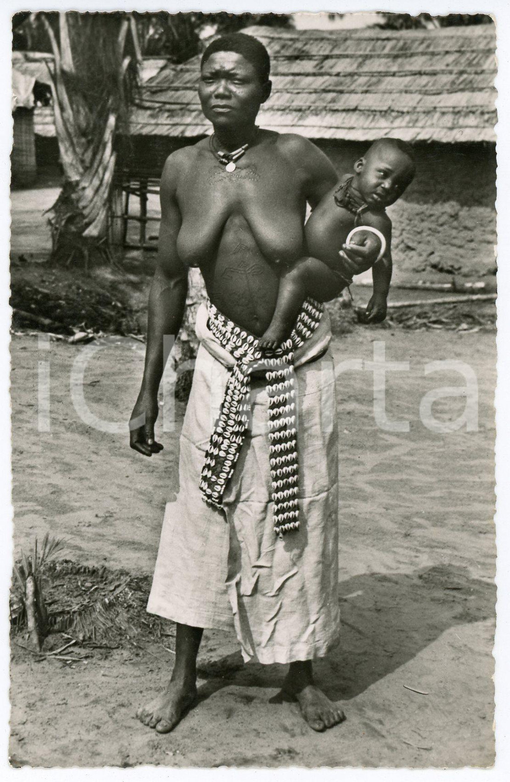 1950 ca MWEKA - CONGO BELGE Femme et enfant Bakete ETHNIC NUDE Carte postale FP Cartolina d'epoca, non viaggiata.FOTOGRAFO: Photo-home, Leopoldville CONDIZIONI:GOOD/buonoFORMATO: 9x14 cm originale e autentica 1