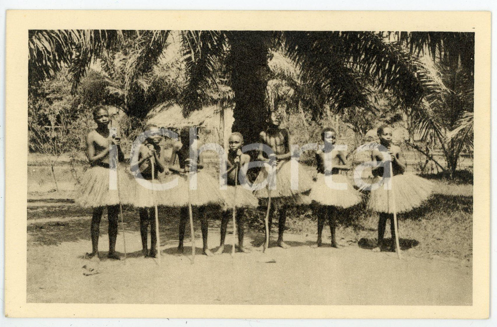 1930 ca CONGO BELGE Mission P.P. Jésuites - Corps de ballet *Carte postale  Cartolina postale originale d'epoca, non viaggiata. CONDIZIONI:GOOD/buonoFORMATO: 14x9 cm originale e autentica 1