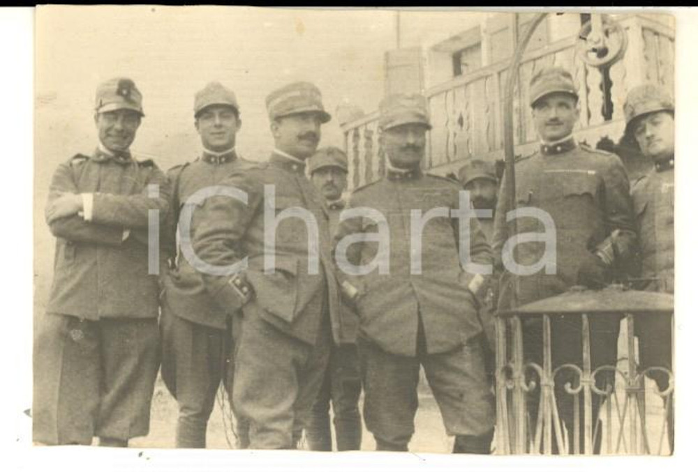 Fotografia d epoca originale 1916 WW1 ZONA DI GUERRA Gruppo ufficiali presso comando in villa Foto 9x6 1