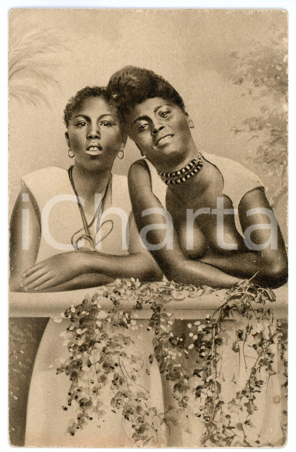 1935 ca AFRICA - COLONIE ITALIANE Donne al balcone NUDO ETNICO Cartolina FP NV  Cartolina illustrata d'epoca, non viaggiata.EDITORE: Fotofolgore Italiana - Torino CONDIZIONI:FAIR/discreto Lievi smussature agli angoliFORMATO: 9x14 cm originale e autentica 1
