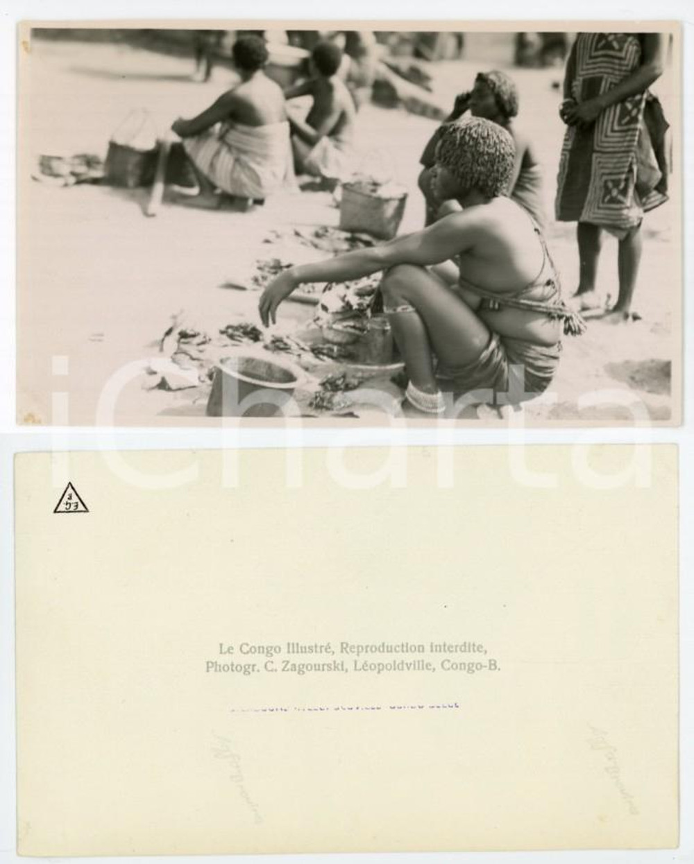 1930 ca C. ZAGOURSKI «Le Congo Illustré» LUSAMBO - Donne - Photo  Fotografia seriale, originale d'epoca, appartenente alla serie «Le Congo Illustré» del fotografo Casimir Zagourski (Léopoldville). CONDIZIONI:FAIR/discreto lievi piegature angolari con piccole macchieFORMATO: 14x9 cm originale e autentica 1