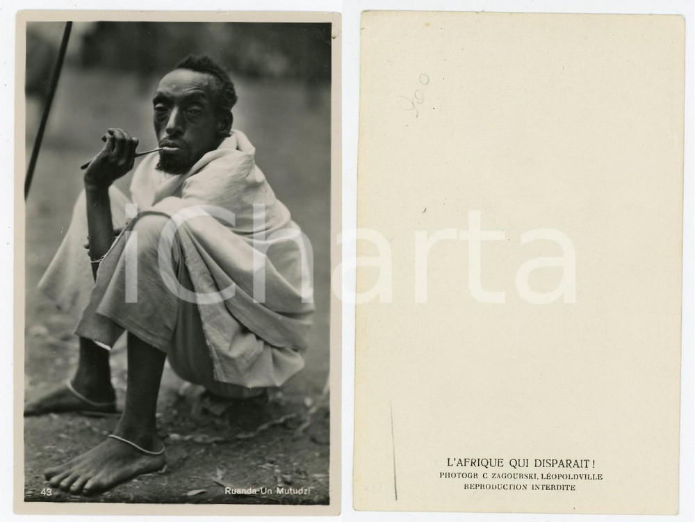 1930 ca C. ZAGOURSKI «L'Afrique qui disparaît» RUANDA - Mutudzi assis ^Photo 43  Fotografia originale d'epoca, appartenente alla serie «L'Afrique qui disparaît» del fotografo Casimir Zagourski (Léopoldville). CONDIZIONI:FAIR/discreto piegatura angolareFORMATO: 9x14 cm originale e autentica 1