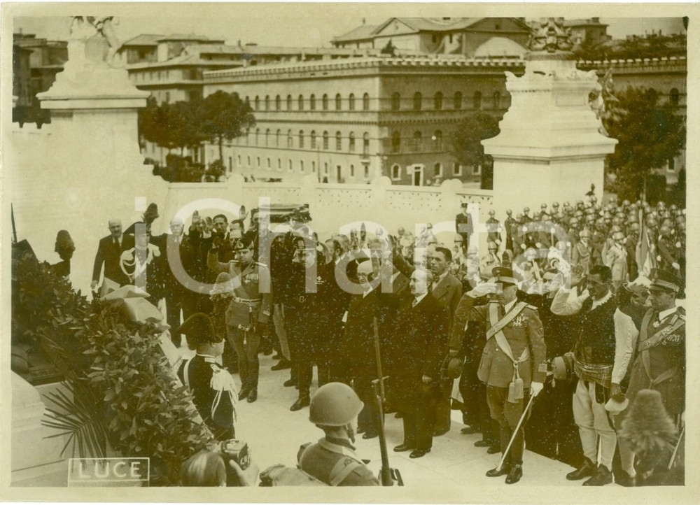 Fotografia d epoca originale 1939 ROMA Missione Albanese rende omaggio al MILITE IGNOTO Fotografia 1