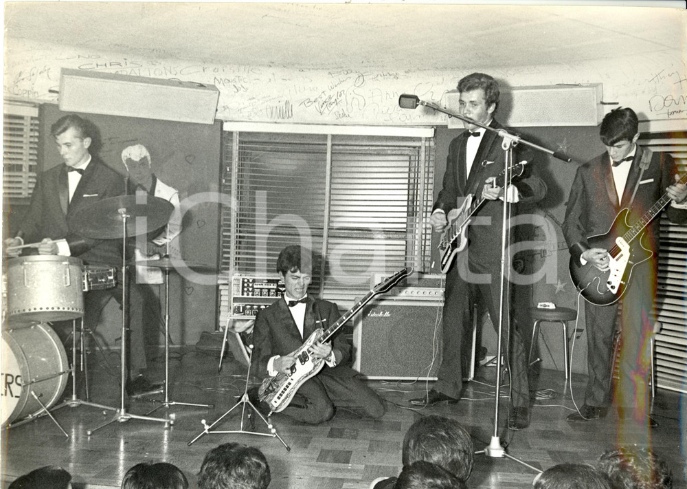 Fotografia d epoca originale 1965 ca PARIS Esibizione band STRANGERS con Alan SELBY voce  Foto 5 1