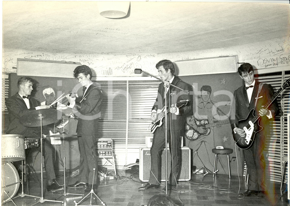 Fotografia d epoca originale 1965 ca PARIS Esibizione band STRANGERS con Alan SELBY voce  Foto 6 1