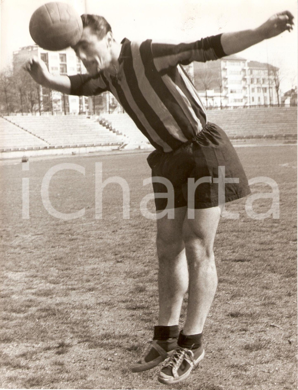 Fotografia d epoca originale 1952 MILANO Arena INTER Calcio Colpo di testa di Ivano BLASON Fotografia 1