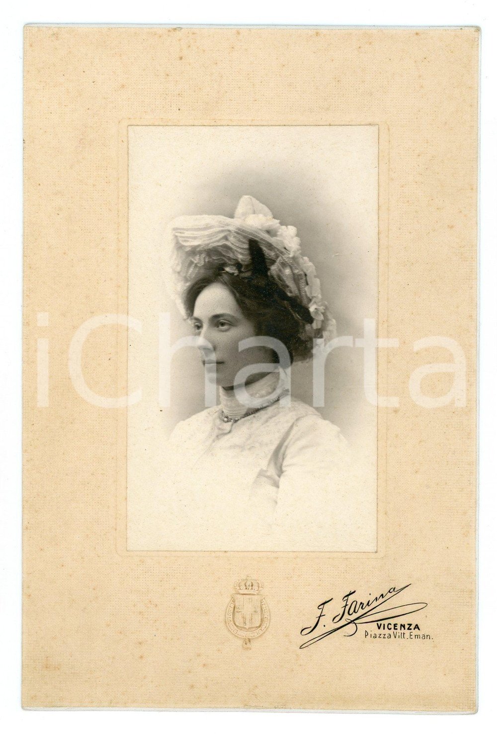 1904 VICENZA Maria Teresa BOTTENE Ritratto con cappello - Foto F. FARINA  Fotografia d'epoca, montata su cartoncino rigido. CONDIZIONI:FAIR/discreto Lievi bruniture al rectoFORMATO: 11x16 cm originale e autentica 1