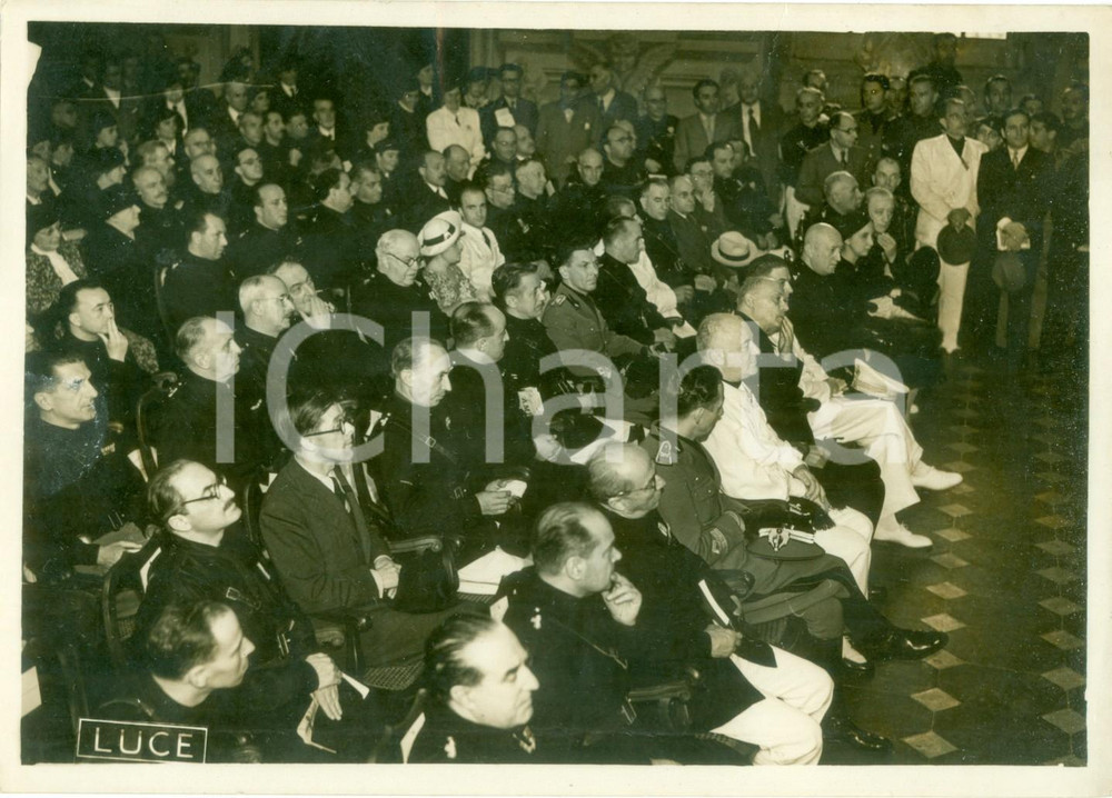 Fotografia d epoca originale 1938 GENOVA Pubblico ascolta conferenza di Giacomo MEDICI DEL VASCELLO Foto 1