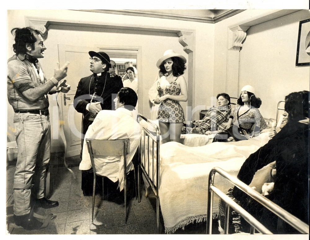 Fotografia d epoca originale 1973 CINEMA GIOVANNONA COSCIALUNGA Pippo FRANCO Edwige FENECH all ospedale 1